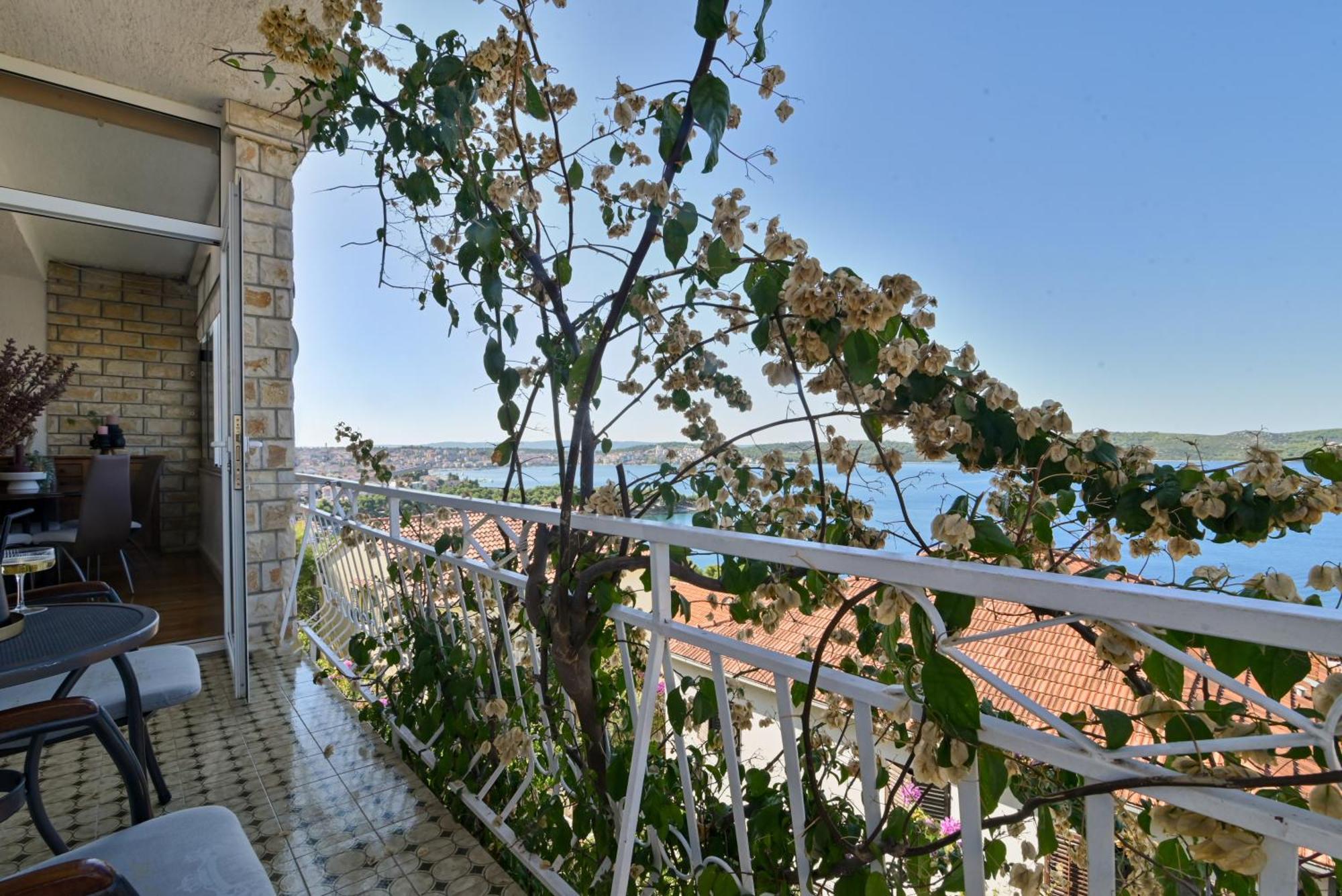 Apartment Spira Puovica Трогир Экстерьер фото