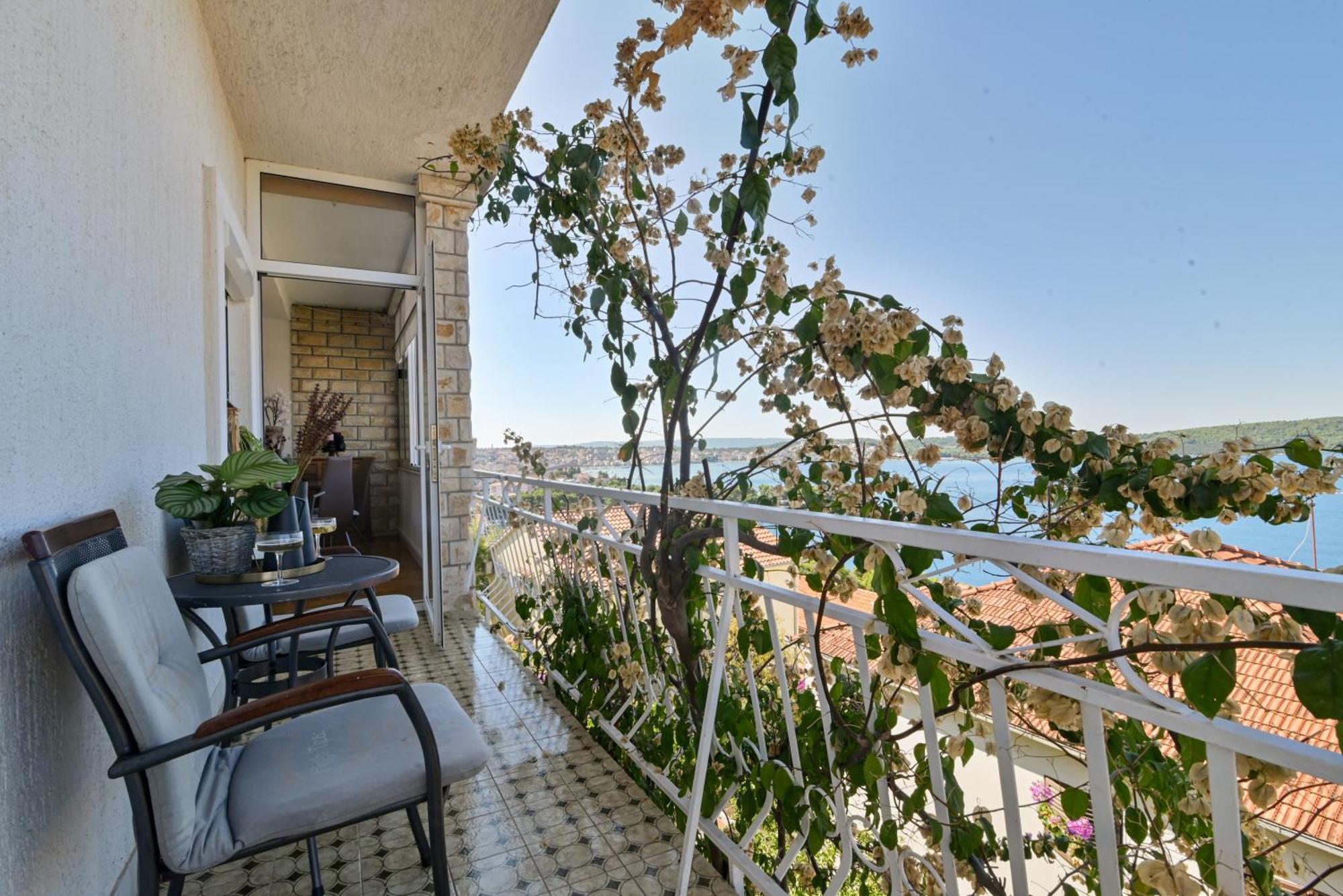 Apartment Spira Puovica Трогир Экстерьер фото