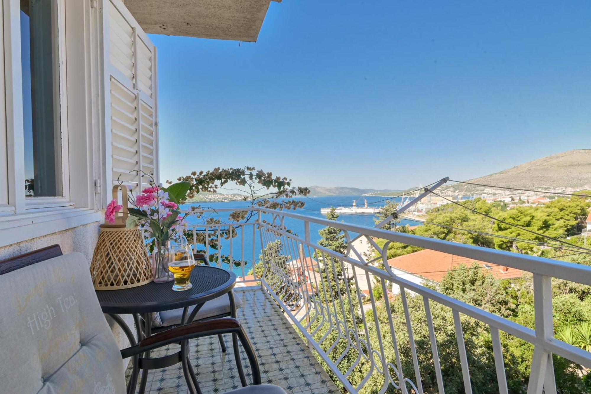 Apartment Spira Puovica Трогир Экстерьер фото