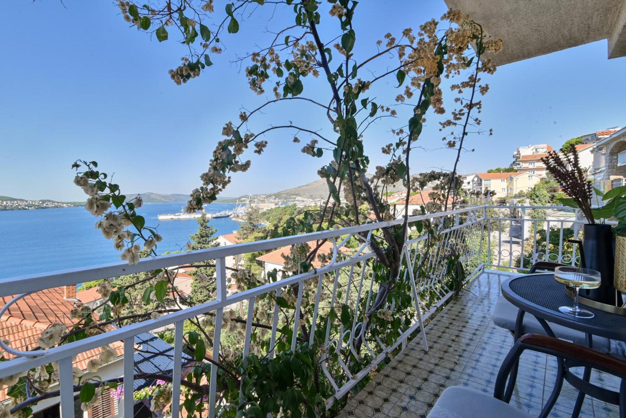 Apartment Spira Puovica Трогир Экстерьер фото