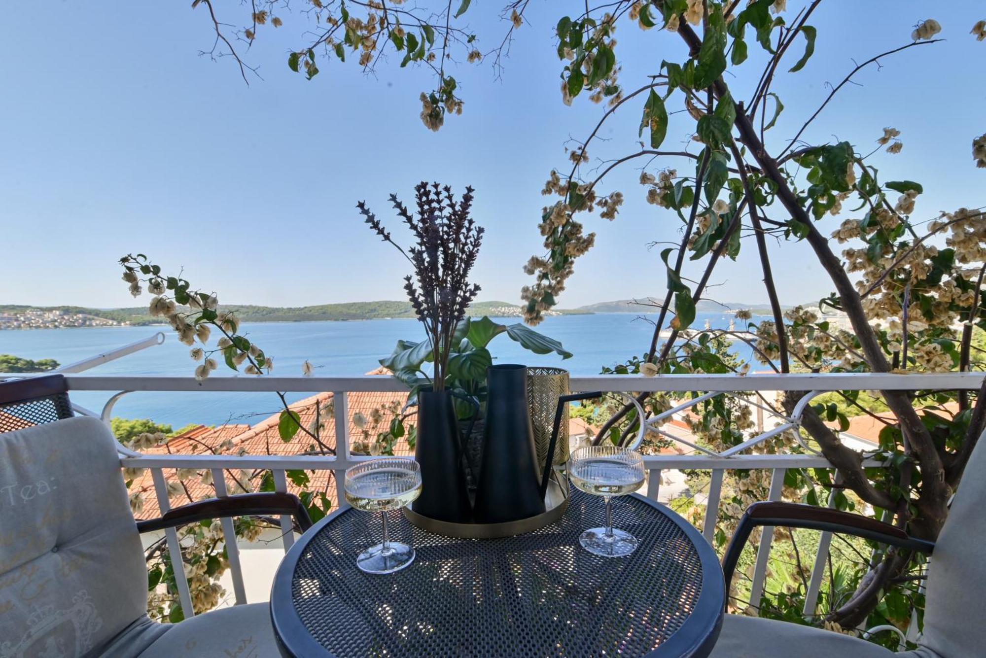 Apartment Spira Puovica Трогир Экстерьер фото